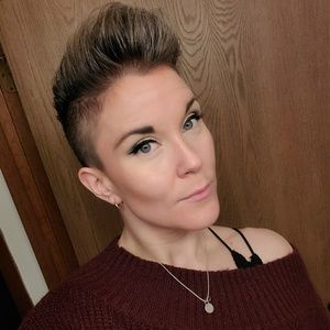 Meet your Posher, Denise